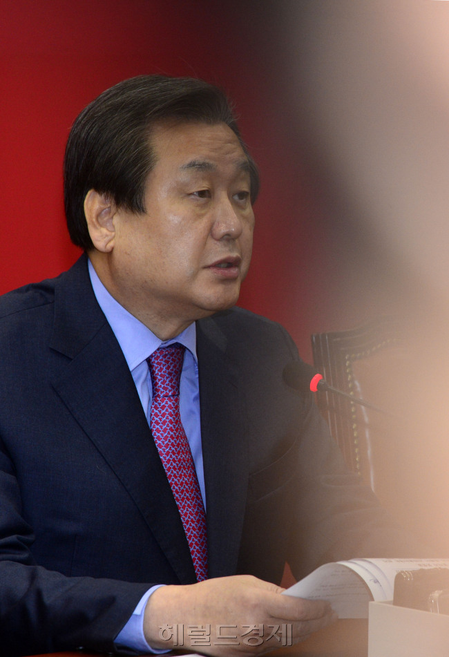 김무성 새누리당 대표가 16일 오전 서울 여의도 국회에서 열린 최고중진연석회의에서 모두발언을 하고 있다. 박해묵 기자/mook@heraldcorp.com