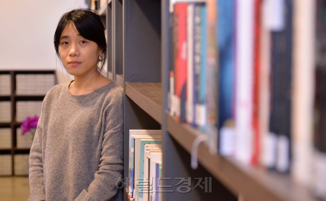 소설가_김숨. 사진=이상섭 기자 babtong@heraldcorp.com