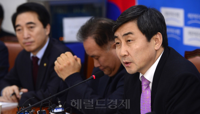 이종걸 새정치민주연합 원내대표가 17일 오전 서울 여의도 국회에서 열린 정책조정회의에서 모두발언을 하고 있다. 박해묵 기자/mook@heraldcorp.com