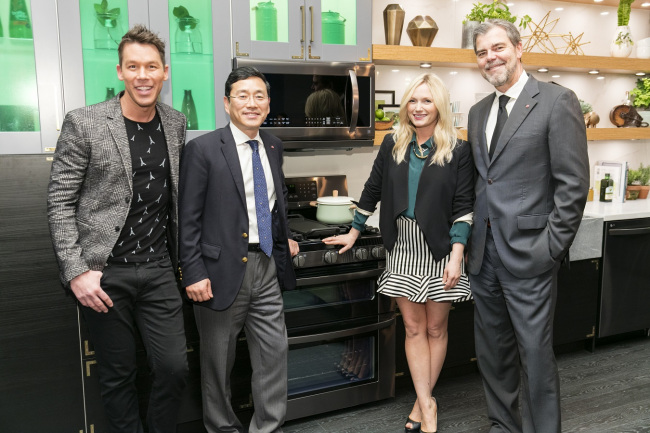 MARKETING BLITZ FOR PREMIUM KITCHEN APPLIANCES IN U.S.-- Designer David Bromstad (first from left), Cho Ju-wan (second from left), the head of LG Electronics’ U.S. division, designer Emily Henderson (third from left) and David VanderWall, vice president of marketing at LG, pose at a promotional event for Black Stainless Steel, LG’ premium kitchen appliance lineup, in New York on Thursday. (LGE)