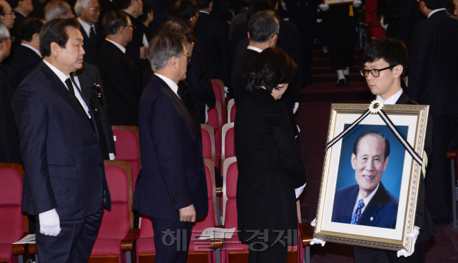 사진설명 = 고(故) 이만섭 전 국회의장 국회장 영결식이 18일 오전 서울 여의도 국회 의원회관 대강당에서 엄수되고 있다. 헤럴드경제 박해묵 기자/mook@herladcorp.com