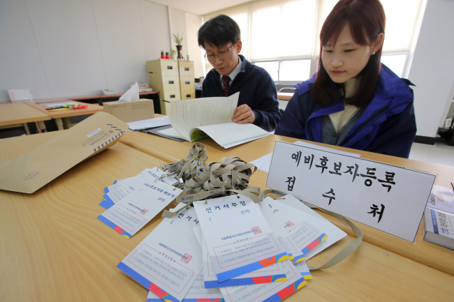 Officails receive submission from prospective candidates for the 2016 general elections. Yonhap