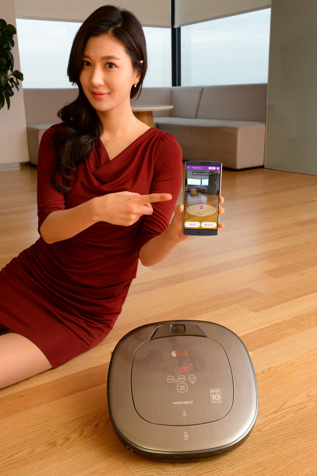 ROBOTIC VACUUM WITH AR TECH -- LG Electronics said Monday it would unveil the Roboking Turbo Plus, a robot vacuum cleaner equipped with augmented reality technology, at the International CES, the world’s largest electronics trade show to be held in Las Vegas from Jan. 5-8. (LGE)