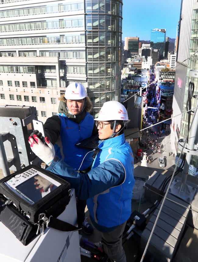 MOBILE CARRIERS PREP FOR HOLIDAYS — Korea’s three major mobile carriers SK Telecom, KT and LG Uplus said Monday in their respective statements that they would closely monitor and manage communication infrastructure, including base stations, across the nation during the year-end holiday season when telecom and data traffic are expected to surge much more than usual.(SKT)