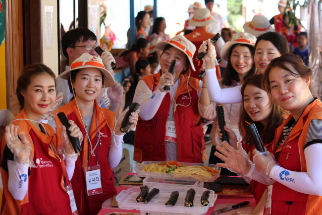 SK hynix employees take part in a two-month voluntary program from Oct. 18 in Siem Reap, Cambodia. SK hynix