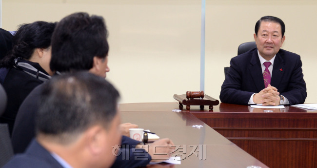 22일 오전 서울 여의도 국회의원회관 제5간담회의실에서 박주선 의원(공동위원장) 주재로 통합신당추진위원회의가 열리고 있다./ 안훈 기자 rosedale@heraldcorp.com 2015.12.22