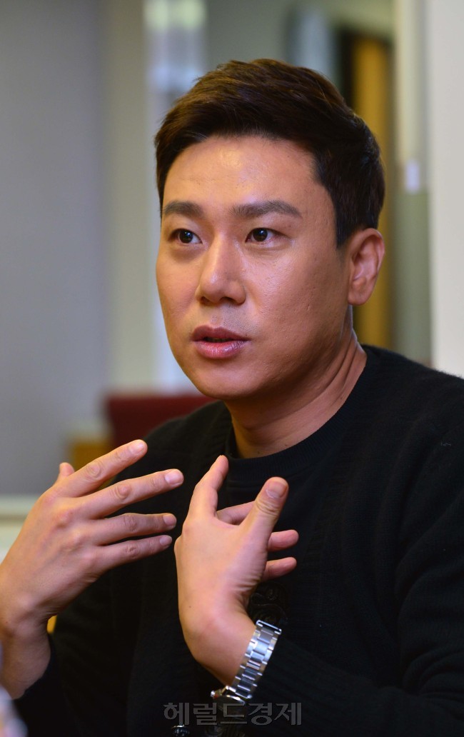 “나영석 PD님, 저랑 시청률 경쟁 한 번 하시죠?” 지난 14일 진행된 tvN ‘방송국의 시간을 팝니다’ 두 번째 녹화현장. 이 프로그램의 최초 아이디어를 제공한 이상민은 ‘방시팝’을 통해 기획자로 변신, 나영석 PD에게 야심찬 선전포고를 했다.