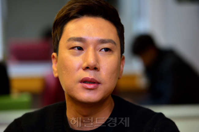 “나영석 PD님, 저랑 시청률 경쟁 한 번 하시죠?” 지난 14일 진행된 tvN ‘방송국의 시간을 팝니다’ 두 번째 녹화현장. 이 프로그램의 최초 아이디어를 제공한 이상민은 ‘방시팝’을 통해 기획자로 변신, 나영석 PD에게 야심찬 선전포고를 했다.