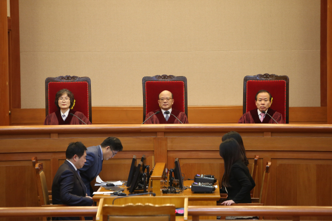 The Constitutional Court delivers a ruling over the constitutionality of a 1965 treaty to normalize relations between Seoul and Tokyo on Wednesday. (Yonhap)