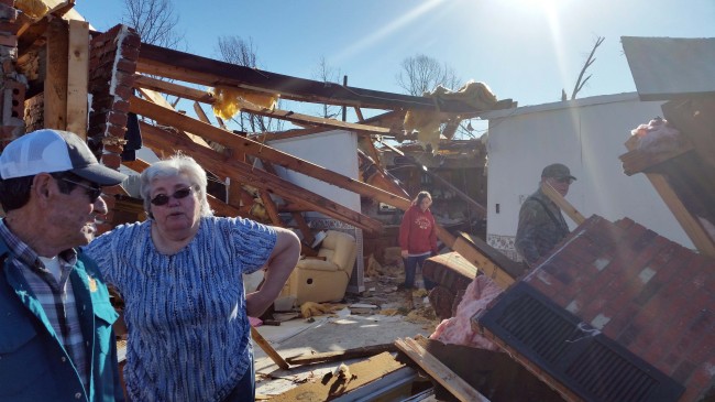 Charles and Daisy Johnson, of Benton County, Miss., left, survey the damage to their home, Thursday. The couple were temporarily trapped in their shelter Wednesday as a severe winter storm rolled over their home. At least seven people were killed in Mississippi, Tennessee and Arkansas as spring-like storms mixed with unseasonably warm weather rolled through the South. (AP-Yonhap)