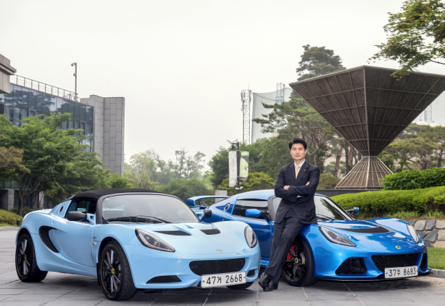 Lee Hyuk, president of Lotus Korea, poses between Elise S and Exige S models, both of which are on sale in Korea. (Lotus Korea)