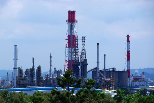 An oil refinery (123rf)