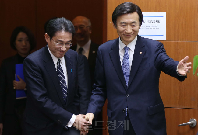 일본군 위안부 문제 역사적 타결.. 日 “사죄하고 정부예산 지원”, 韓 “소녀상 문제 해결 노력”