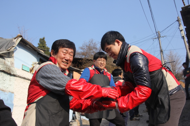 롯데건설 강추위 녹이는‘사랑나눔 봉사단’