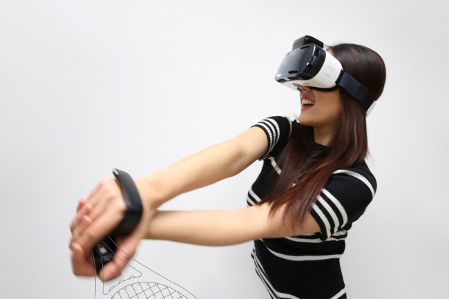 삼성전자가 CES에서 선보일 C랩의 우수과제인 모바일가상현실(VR) 용 핸드모션 컨트롤러 ‘링크(rink)’.