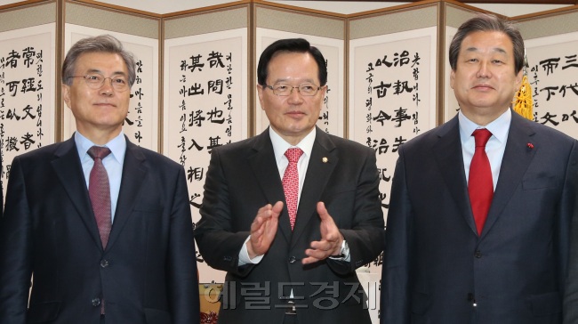 사진=문재인 더불어민주당 대표, 정의화 국회의장, 김무성 새누리당 대표(왼쪽부터). 박해묵 기자/mook@heraldcorp.com