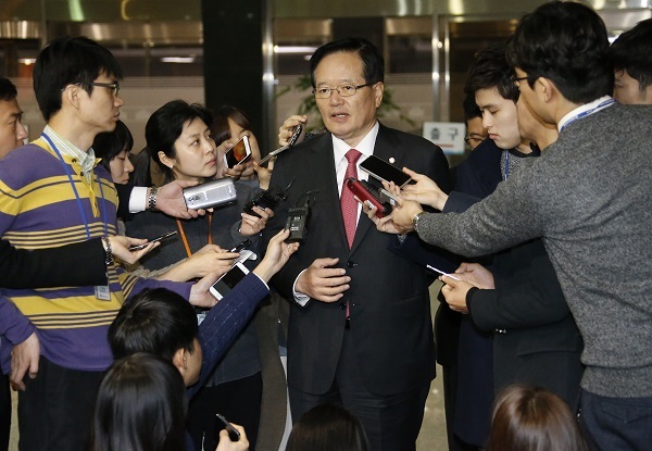 National Assembly Speaker Chung Ui-hwa speaks to reporters on Thursday.  Yonhap