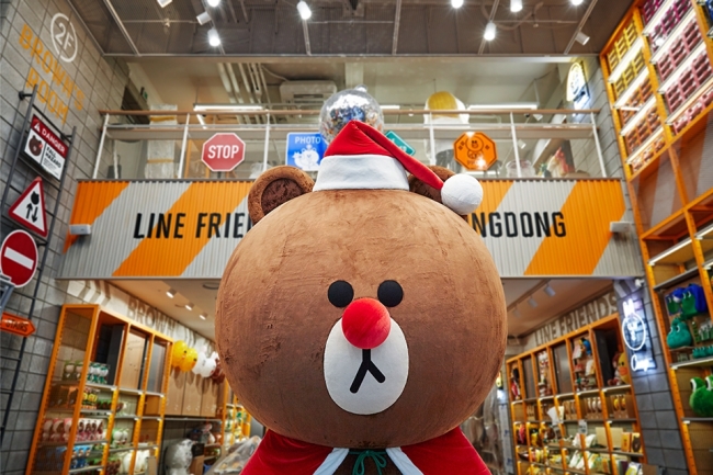 Line Friends Store in Myeong-dong, Seoul
　
Line Friends Store in Itaewon, Seoul.
　