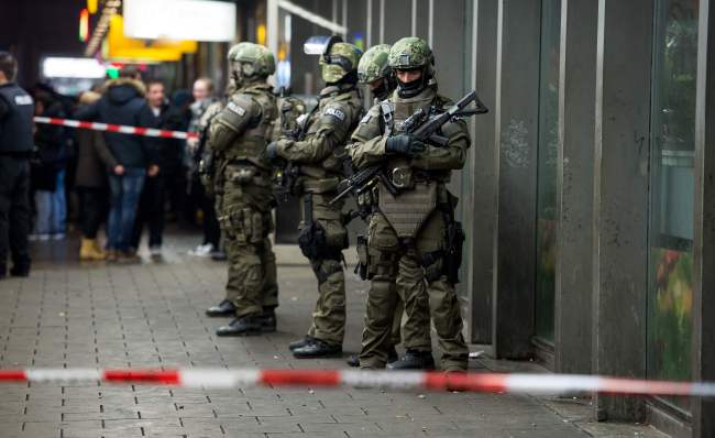 Police is pictured outside the Munich train station on Thursday. German police said Thursday that they had "indications that a terror attack" was being planned for New Year's Eve in the southern city of Munich, as they called on the public to avoid large gatherings and two key train stations. (AFP)