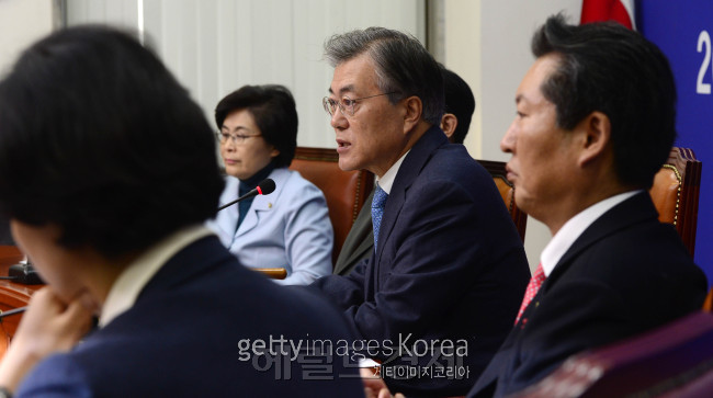 정청래 더불어민주당 최고위원은 4일 최고위원회의에서 김병관 웹젠 이사회 의장의 입당에 대해 마크 주커버그 페이스북 설립자가 미국 민주당에 입당한 것에 비견할만한 일이라며 환영의 뜻을 밝혔다. 박해묵 기자/mook@heraldcorp.com