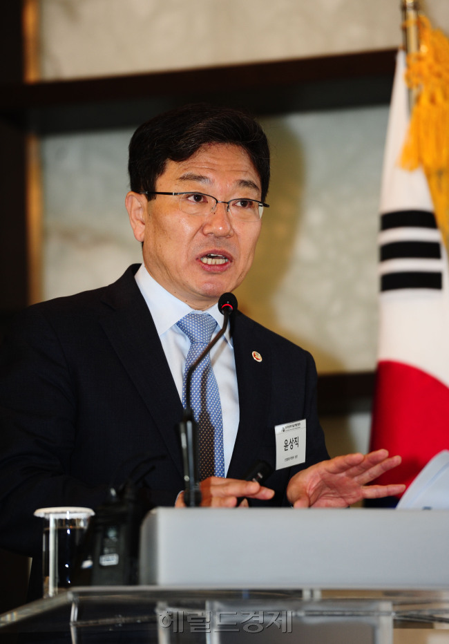 윤상직 산업통상자원부 장관.［사진출처=헤럴드경제DB］