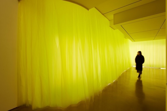 온도, 비닐, LED 등 가변설치, 2015
[사진제공=313아트프로젝트)