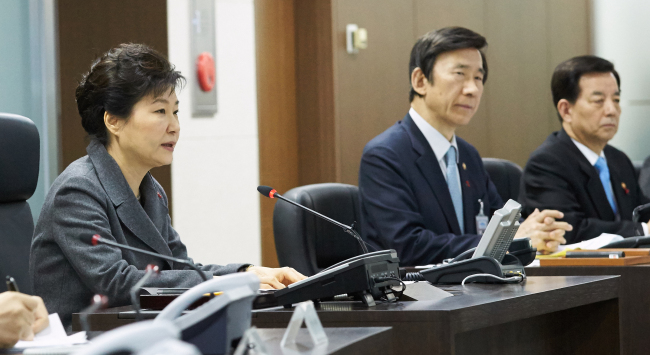 President Park Geun-hye presides over a National Security Council meeting at Cheong Wa Dae on Wednesday. (Yonhap)