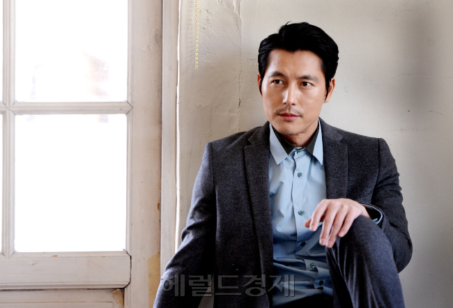 [사진= 영화 ‘나를 잊지 말아요’ 개봉을 앞둔 5일, 서울 삼청동의 한 카페에서 주연배우이자 제작자인 정우성을 만났다. 박현구 기자/phko@heraldcorp.com]