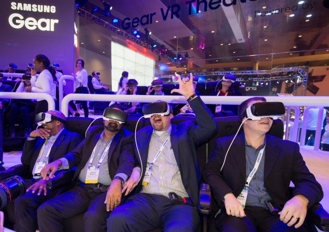 SAMSUNG ATTRACTS CES ATTENDEES WITH VR -- Samsung Electronics runs a hands-on experience zone for 4-D technology inside its booth at the International CES trade show in Las Vegas, deploying the firm’s virtual reality goggles Gear VR and chairs equipped with physical effects like vibration. The booth, dubbed the Samsung Galaxy Studio, attracted 10,000 visitors on the first day of the trade show Wednesday. (Samsung)