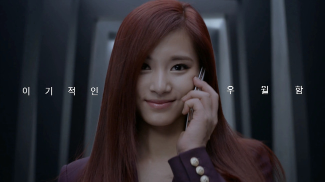 K-POP STAR TO PROMOTE HUAWEI PHONE -- LG Uplus said Thursday that Tzuyu, a member of K-pop girl group Twice, would be modeling for Huawei’s entry-level smartphone Y6. The Huawei smartphone, which will be launched via the Korean mobile carrier, enables users to make standard mobile calls as well as mobile Voice-over-IP calls. (LG Uplus)