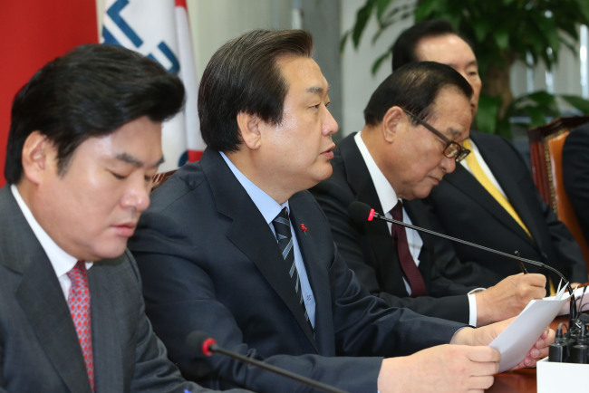 The ruling Saenuri Party leader Rep. Kim Moo-sung speaks at the Supreme Council meeting. Yonhap