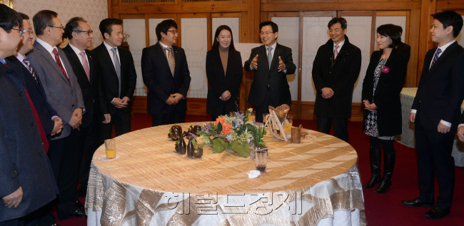 황교안 총리가 서울 삼청동 총리공관에서 ICT 융합 분야 벤처기업인과의 오찬 간담회를 갖고 있다. 사진=안훈 기자/rosedale@heraldcorp.com
