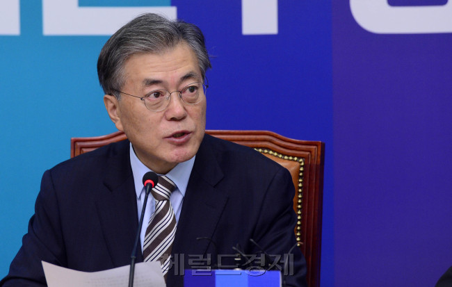 문재인 더불어민주당 대표는 11일 누리과정 중단위기와 관련해 박근혜 대통령의 공약이라는 점을 강조하면서 ‘먹튀공약’이 돼버렸다고 비판했다. 박해묵 기자/mook@heraldcorp.com