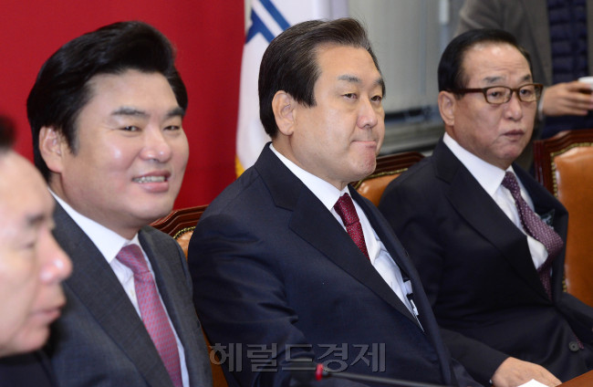 김무성 새누리당 대표가 11일 오전 서울 여의도 국회에서 열린 최고위원회의에 참석하고 있다. 박해묵 기자/mook@heraldcorp.com