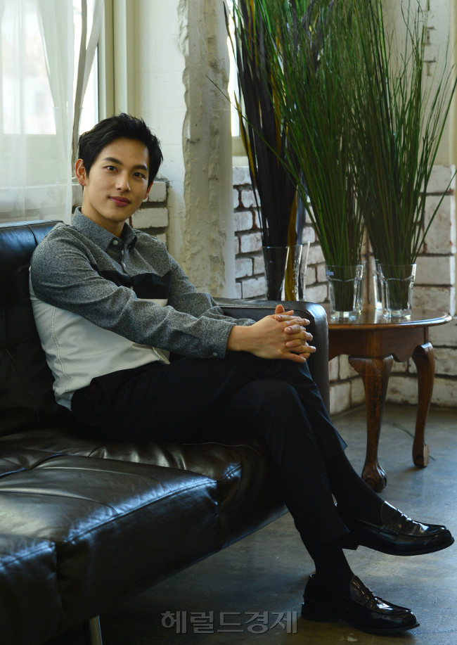 배우 임시완이 서울 종로구 팔판동 한 카페에서 헤럴드경제와 만났다. 임시완은 영화 ‘오빠생각’에서 고아들을 모아 합창단을 꾸리는 한상렬 소위 역을 맡았다.
윤병찬 기자/yoon4698@heraldcorp.com