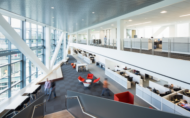 Flexible working hours, hallway conversations, impromptus meetings and convivial lunches all are part of daily lives at the center. Samsung Electronics