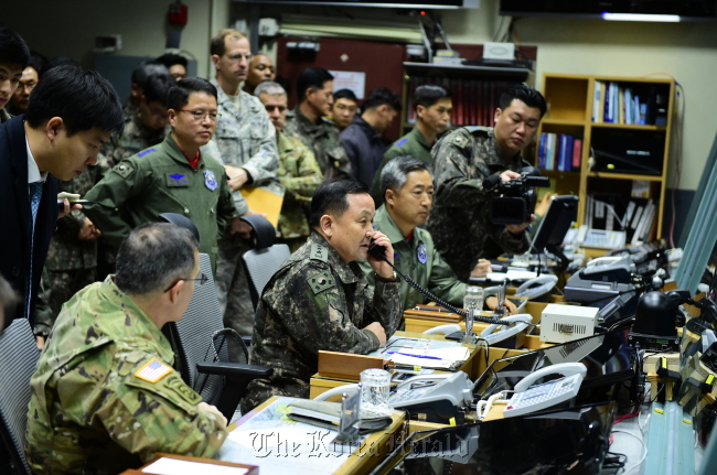 Joint Chiefs of Staff Chairman Gen. Lee Sun-jin (center, front) commuicates with a flight leader during his visit to the Korea Air and Space Operation Center at the Osan air base on Monday. (JCS)