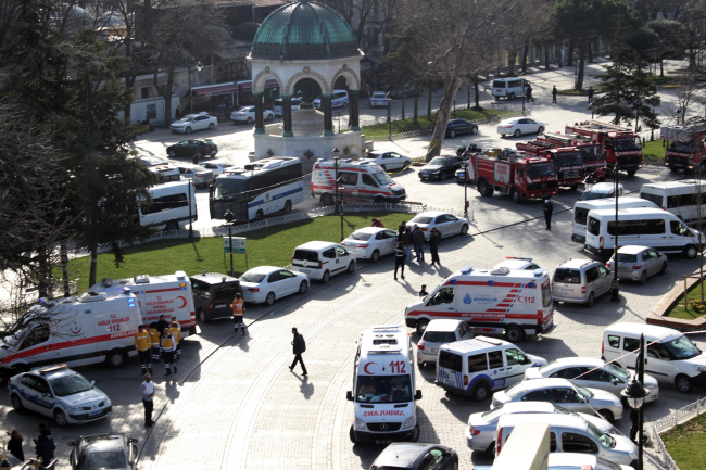 Ambulances and firefighters stationed near the city's landmark Sultan Ahmed Mosque or Blue Mosque after an explosion at Istanbul's historic Sultanahmet district, which is popular with tourists, Tuesday. AP-Yonhap