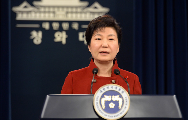 13일 오전 박근혜 대통령이 청와대 춘추관에서 대국민 담화 및 기자회견을 하고 있다./ 안훈 기자 rosedale@heraldcorp.com 2015.01.13
13일 오전 박근혜 대통령이 청와대 춘추관에서 대국민 담화 및 기자회견을 하고 있다./ 안훈 기자 rosedale@heraldcorp.com 2015.01.13