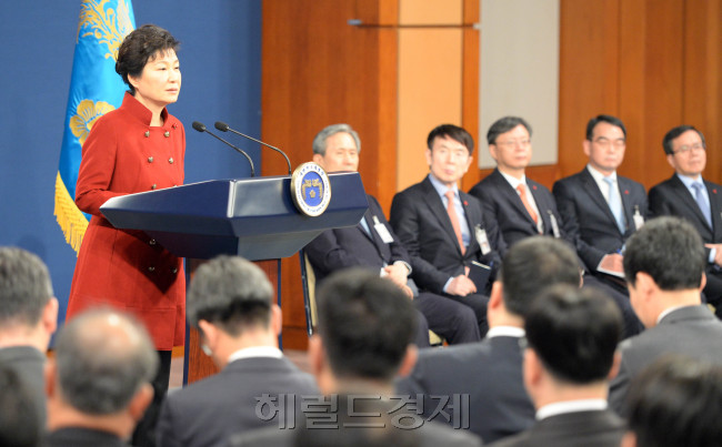 박근혜 대통령이 13일 대국민담화 및 기자회견에서 질문에 답하고 있다. 사진=안훈 기자/rosedale@heraldcorp.com