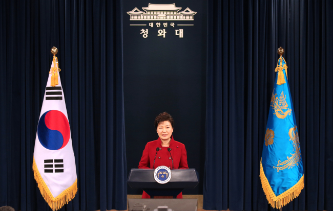 박근혜 대통령이 13일 오전 청와대 춘추관 브리핑룸에서 대국민 담화를 발표하고 있다.
[사진=안훈 기자rosedale@heraldcorp.com]