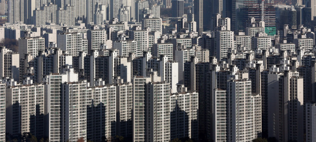 High-rise apartments in Seoul. (Yonhap)