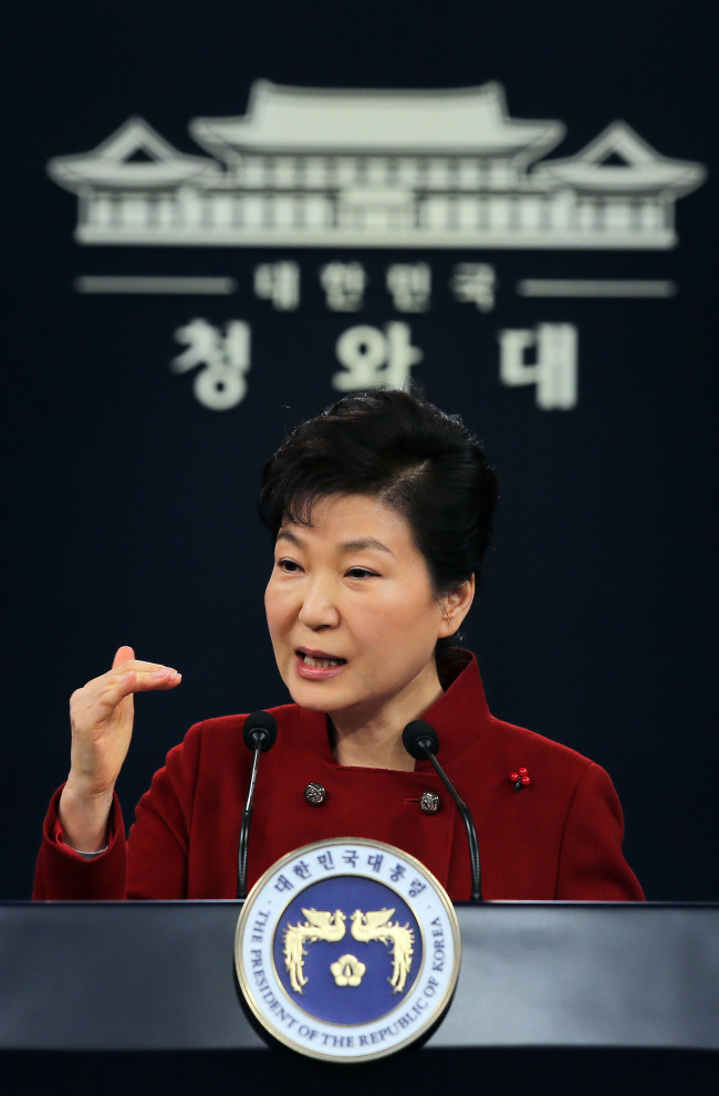 President Park Geun-hye speaks at a New Year’s press conference at Cheong Wa Dae, Wednesday. Yonhap