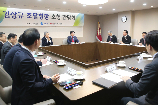 김상규 조달청장과 박성택 중소기업중앙회장이 중소기업계 의견을 듣고 있다. [사진 제공=중소기업중앙회]