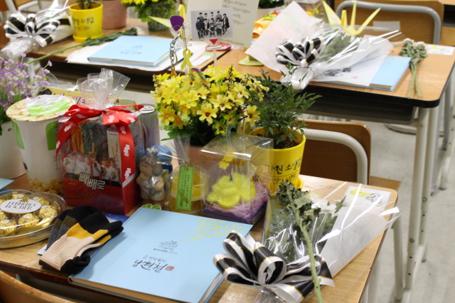 This photo shows the desk of Nam Hyeon-cheol, who remains missing from the Sewol accident. (Yoon Min-sik/The Korea Herald)