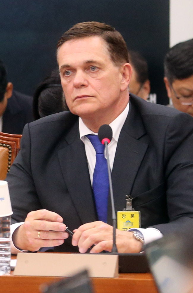 Volkswagen Korea CEO Johannes Thammer attends a parliamentary audit at the National Assembly in October 2015.  Yonhap