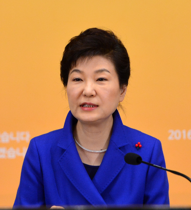 박근혜 대통령이 20일 청와대에서 열린 2016년 정부업무보고(국민행복:청년일자리 창출 및 맞춤형 복지)에서 모두발언 하고 있다.<br />/청와대사진기자단=경향신문 정지윤기자 2016.01.20.
박근혜 대통령이 20일 청와대에서 열린 2016년 정부업무보고(국민행복:청년일자리 창출 및 맞춤형 복지)에서 모두발언 하고 있다.
/청와대사진기자단=경향신문 정지윤기자 2016.01.20.