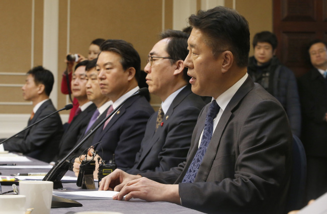 Kim Soo-min, second deputy director of the National Intelligence Service, speaks during a meeting of the government and the ruling party on antiterrorism measures held at the National Assembly on Wednesday. Yonhap　