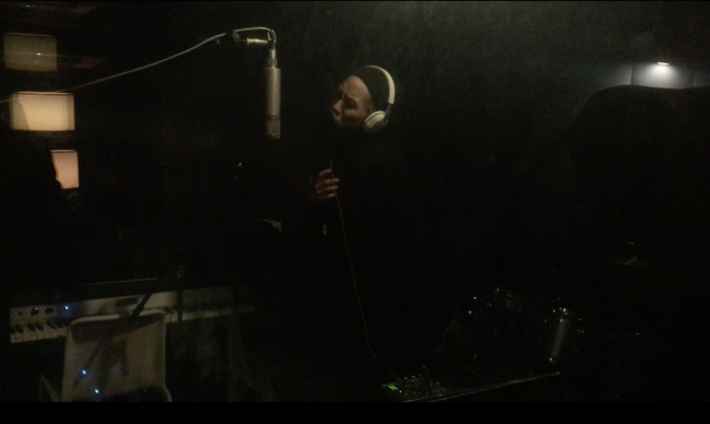A still from “Zion.T-‘Baby Baby’ by Winner Cover 03” (YG Entertainment)