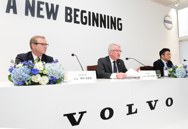 Lars Danielson, senior vice president of Volvo Cars Asia-Pacific Region (center), Jari Kohonen, senior vice president of Volvo Cars Asia-Pacific Region (left) and Volvo Korea CEO Lee Yun-mo hold a press conference at a showroom in Ilsan, Gyeonggi Province, Friday. Volvo Korea